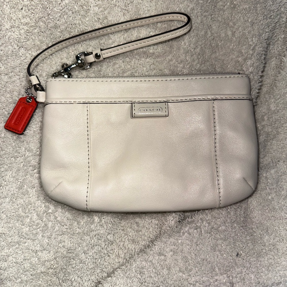 NWOT Coach Daisy Spectator Wristlet/Cosmetic Bag